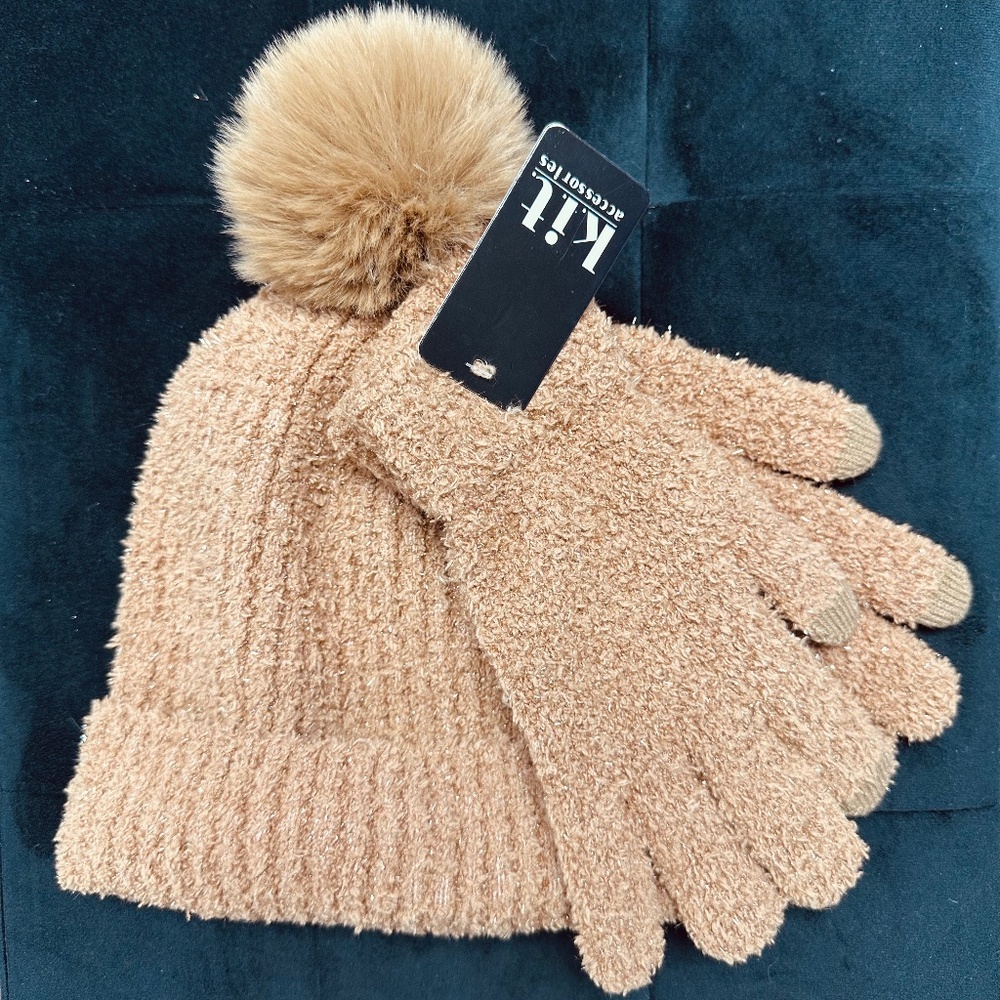 NWT Kit Boucle Gloves and Pom Pom Hat Set